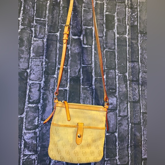 DOONEY & BURKE Signature Crossbody Fabricw/Leather Trim Adjustable Strap w/o tag - Picture 5 of 16